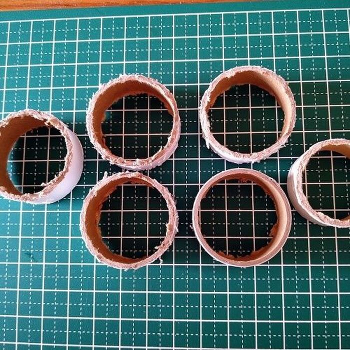 ラップ芯を切る