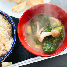 今が旬!ちぢみ雪菜としめじのお味噌汁