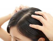 鏡を見るたびにガーン!増えていく「白髪」を黒い美髪に戻すことはできる?生活習慣から改善できるセルフケア方法