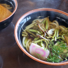 約700段の険しい階段・・参拝後の、山菜うどんと出来立ての山菜いなりが凄く美味しかった!