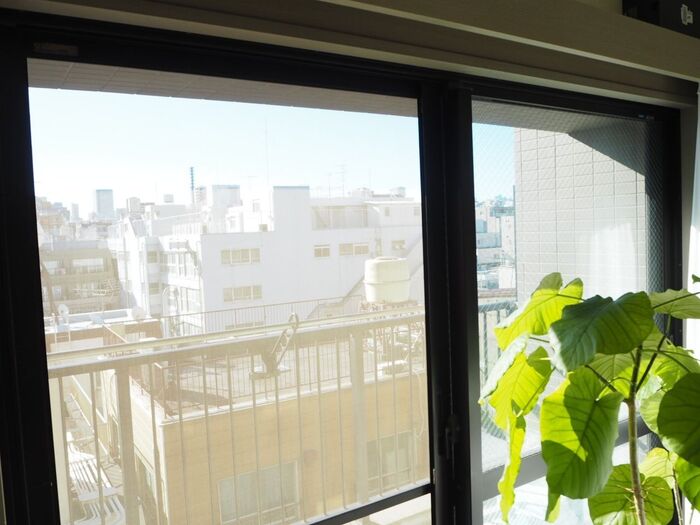 【網戸掃除】ゆっくりやっても3分!洗剤不要&手も汚れない時短ズボラ掃除でラクしてキレイに