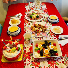 楽しいクリスマス!高騰するローストチキンではなく、手羽元でお祝い♪