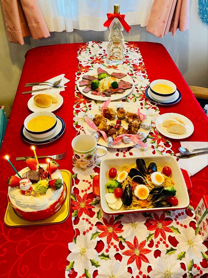 楽しいクリスマス!高騰するローストチキンではなく、手羽元でお祝い♪