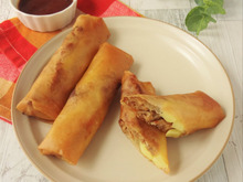 冷凍食品でボリュームたっぷり「ハンバーグとフライドポテトの春巻き」