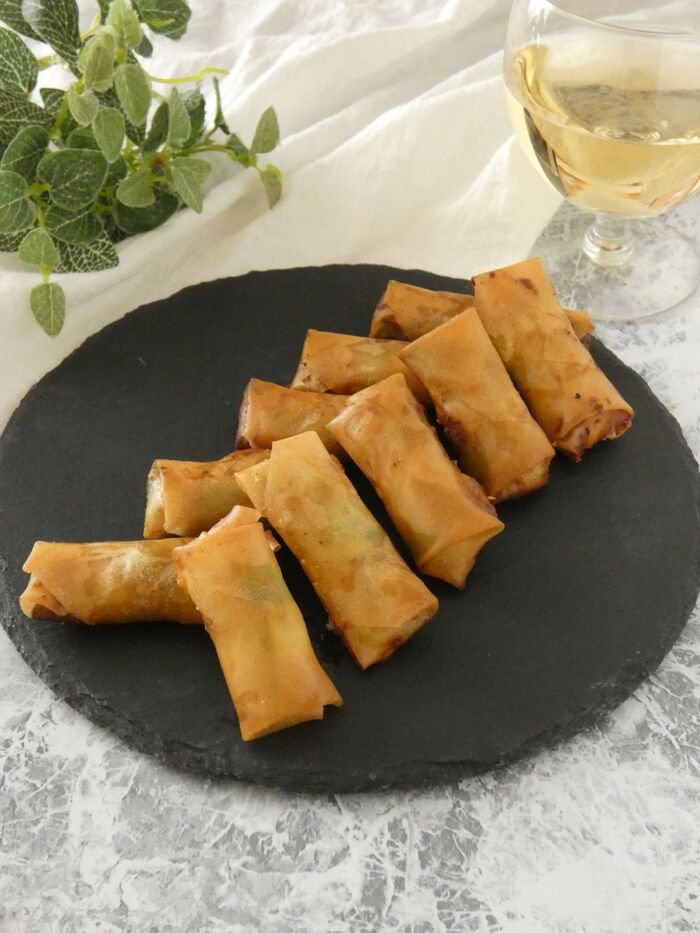 パクッとつまめる「アボカドとチーズのミニ春巻き」