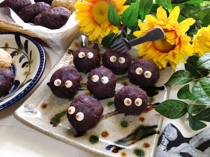 ジブリ飯をお家de作ろう♡まっくろくろすけのつぶあんおはぎとおばあちゃんちのおはぎ