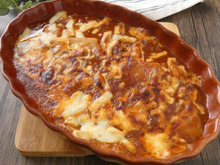 材料3つでパパッと作れる「餅のミートソースグラタン」