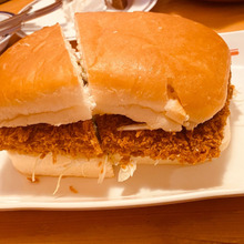 【コメダ珈琲】これぞ!日本一のカツカリーパン!一度は食べてみたいパン♪