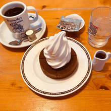 【コメダ珈琲】何コレ!?ホットココアバームクーヘンにソフトクリームがマッチ♪