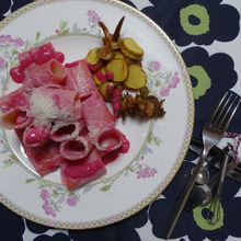 paccheri の苺クリームソース、クワイとヘタ添え