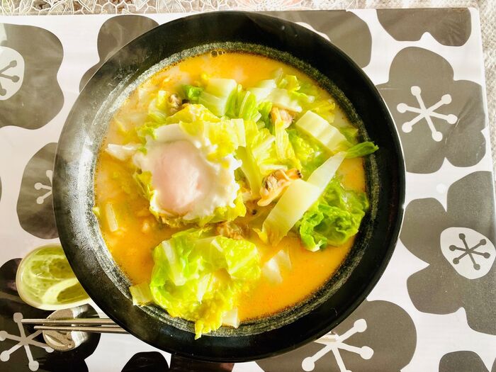 白菜とアサリのミルク煮で辛ラーメン