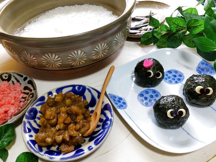 ジブリ飯をお家de作ろう♡「土なべでたいたつやつやご飯」&おにぎりのマックロクロスケレシピ♪