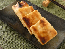 材料4つで簡単「ネギもち巾着焼き」