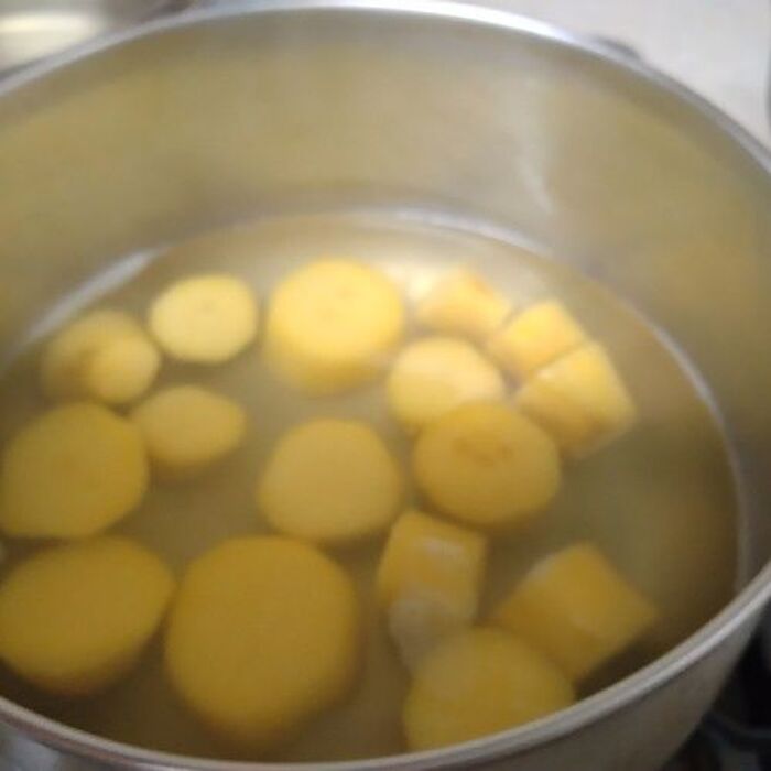 サツマイモを煮る