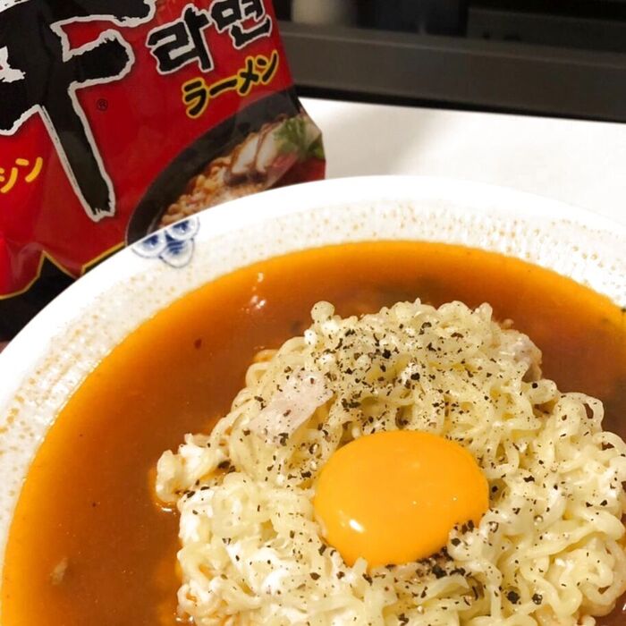 【辛ラーメンDEカルボナーラ】もちもち麺がアレンジにぴったり!ピリ辛ボナーラ!
