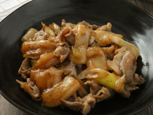 食べ始めたら止まらない「豚肉と餅のオイスターソース炒め」