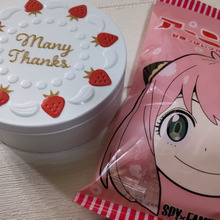 セリアのコレ!可愛すぎる♡苺のショートケーキ1台がギフト缶に!セリアは缶もお勧め♪