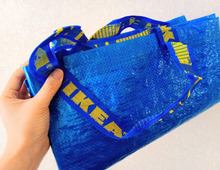 その手があったか!IKEAのブルーバッグの意外な活用法に「なるほど~」が止まらない!!