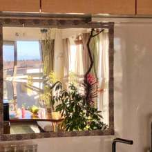 【どこでも貼れる割れない鏡】キッチンに大きな窓!?!できちゃった♪