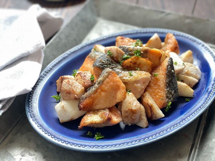 鮭と里芋のガリバタ炒め