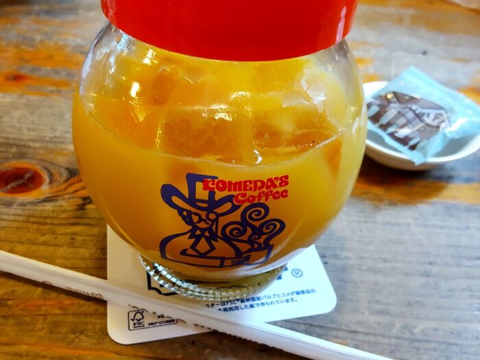 可愛い~!♡コメダ名物のダルマグラス!に入ったオレンジジュース!