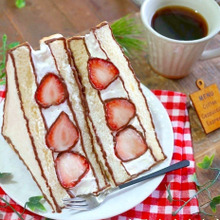 優しい練乳クリームたっぷり♪苺のフルーツサンドで話題の2Dケーキ他も作りました♪