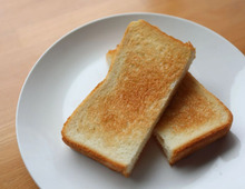 レベチのおいしさ!いつもの冷凍食パンが保存&解凍のちょっとしたコツで変わる♪