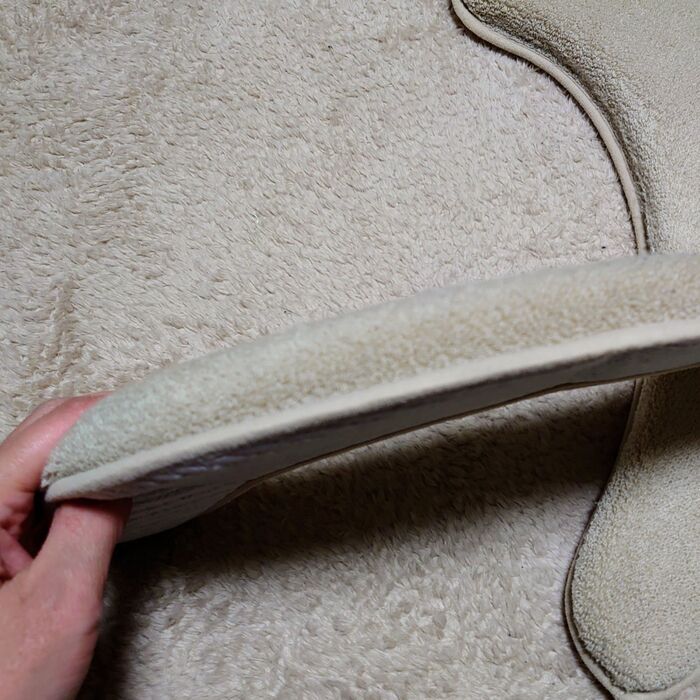 厚みがあるので、座った時に便座に触れる事がなくふわふわ感覚です