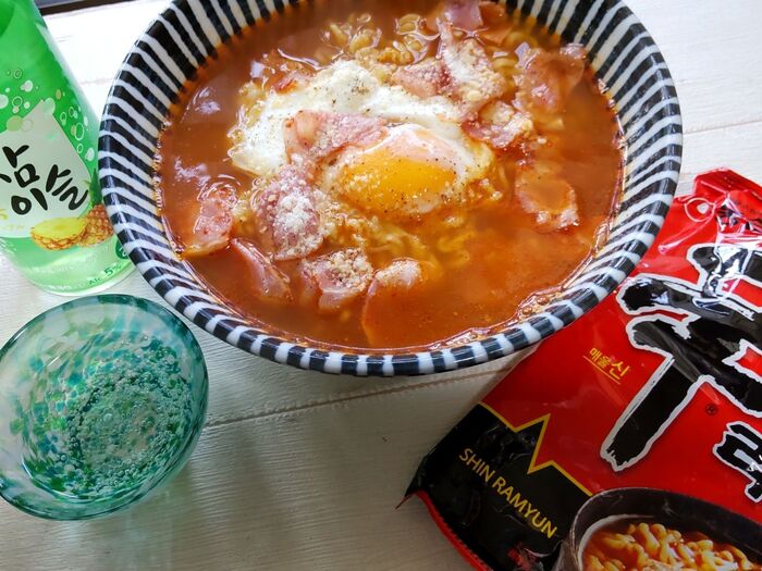 前回「LEE МART」にて買った「辛ラーメン」画像です!