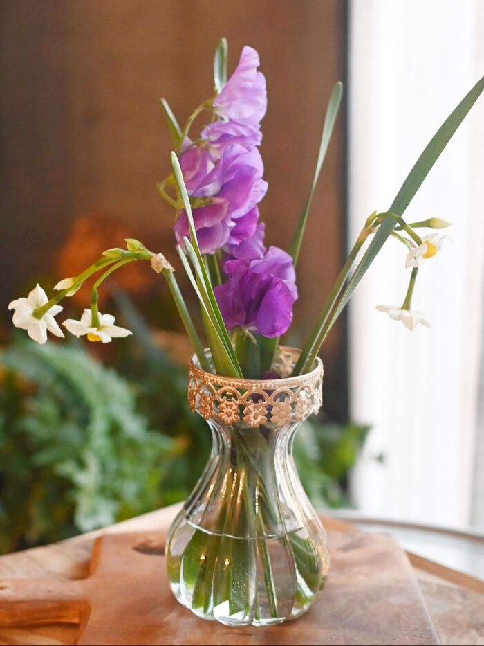 私はこちらのフラワーベースを購入しました。