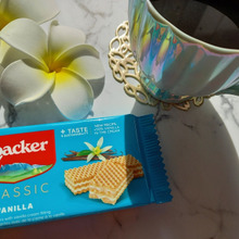 ロアカー♪パッケージの水色がとても綺麗♪美味しい外国のお菓子☆