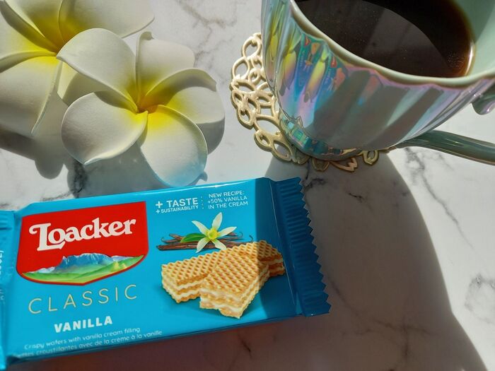 ロアカー♪パッケージの水色がとても綺麗♪美味しい外国のお菓子☆