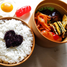 【運気もアップ!】30秒以内で完成♡ハートモチーフのタトゥーデコ弁!