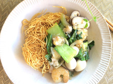 おうちごはんに♪【かた焼きそばレシピ】海老とかにのあんかけ焼きそば