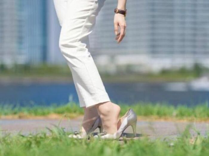 パンプスの踵パカパカとサヨナラ〜