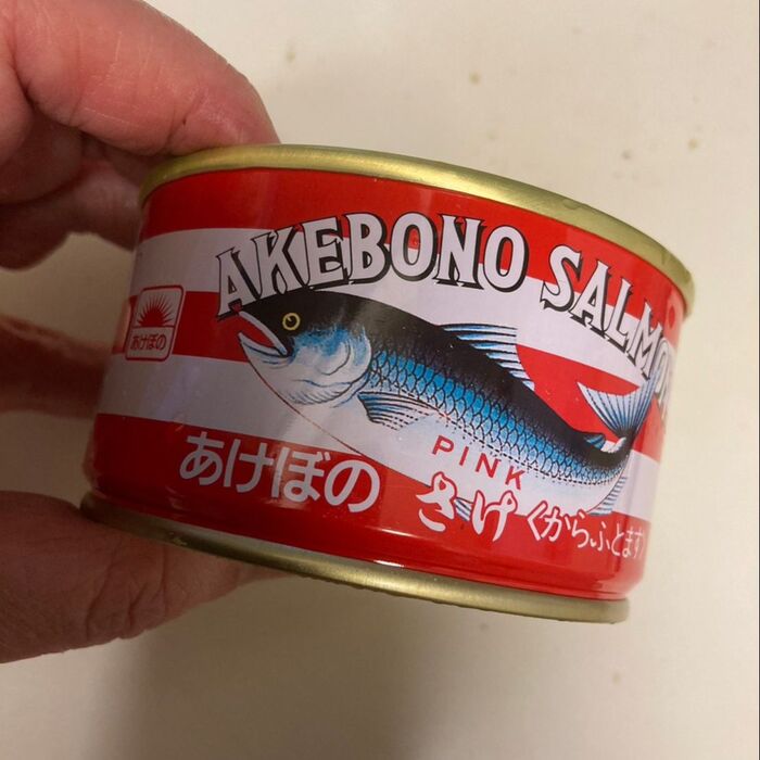 鮭の水煮缶180g入りです♪