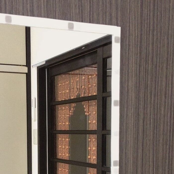 【試してみた】「独立洗面台がない」をスッキリ解消!「貼る鏡」で機能性もインテリア性もアップ!