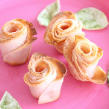 食べられる花!材料3つ簡単スイーツレシピ【餃子の皮バラチョコ】