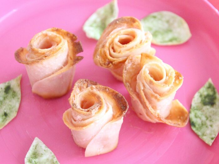 食べられる花!材料3つ簡単スイーツレシピ【餃子の皮バラチョコ】