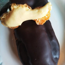 大満足!大きくてカスタードたっぷりのエクレア