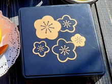 可愛い…だるまさん!?カニカマ寿司弁当