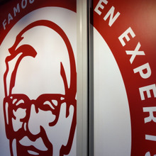 【ケンタッキー】半額好きな人この指とまれ~♪10ピースが半額です。こちらもセルフレジになっていた