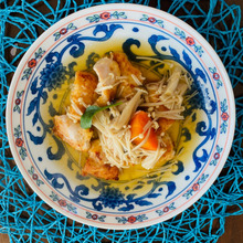 白いご飯によく合うよ!鶏唐揚げのきのこ餡掛け