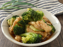 5分で完成!「ブロッコリーと油揚げのショウガ煮」