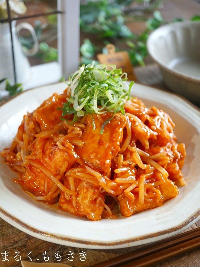 値上げに負けない!もやしと厚揚げのピリ辛ポークチャップ風♪