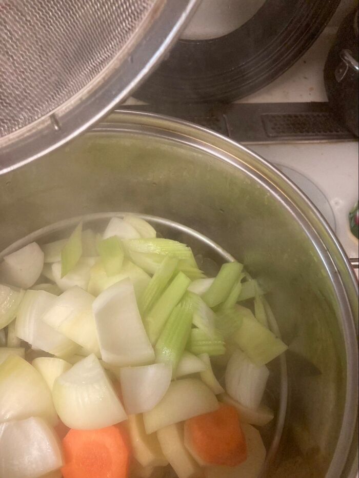 アサリの上に切っておいた野菜をドバっと乗せます♪