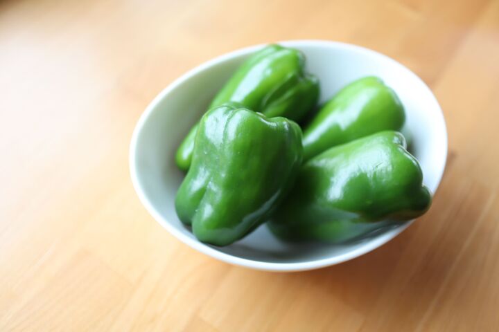こうすればよかったんだ!種がバラバラにならないピーマンの目ウロコな切り方【やってみた】