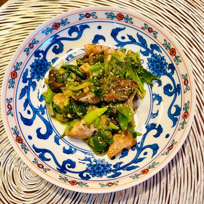 レタスが固い!くじらと鶏肉の塩麹焼きに入れてみた。