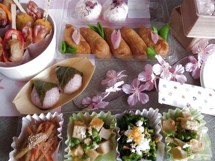 リサイクル容器や買ってきたお惣菜にひと工夫!「お手軽お花見弁当」
