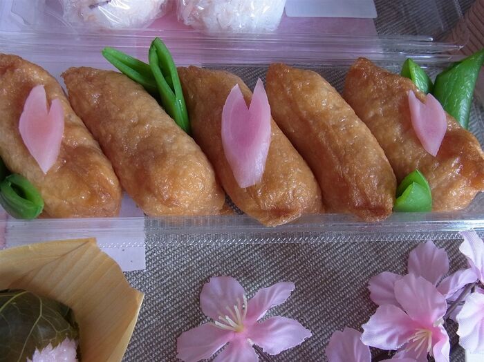 買ってきた、いなり寿司にチョイプラス